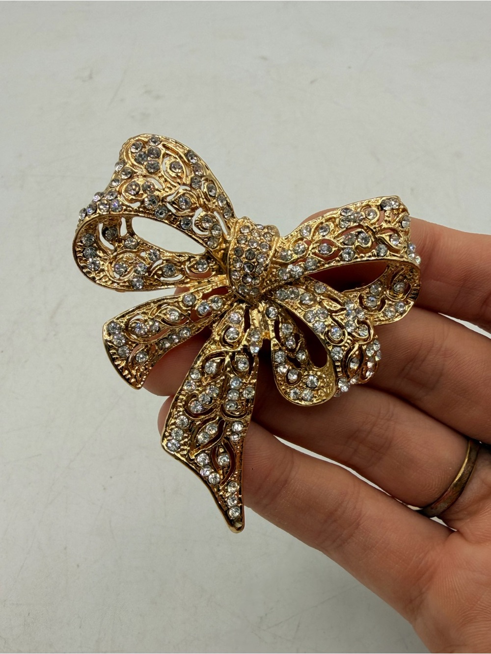 MONET GOLD TONE RHINESTONE BOW BROOCH STATEMENT PIN - Picture 3 of 6
